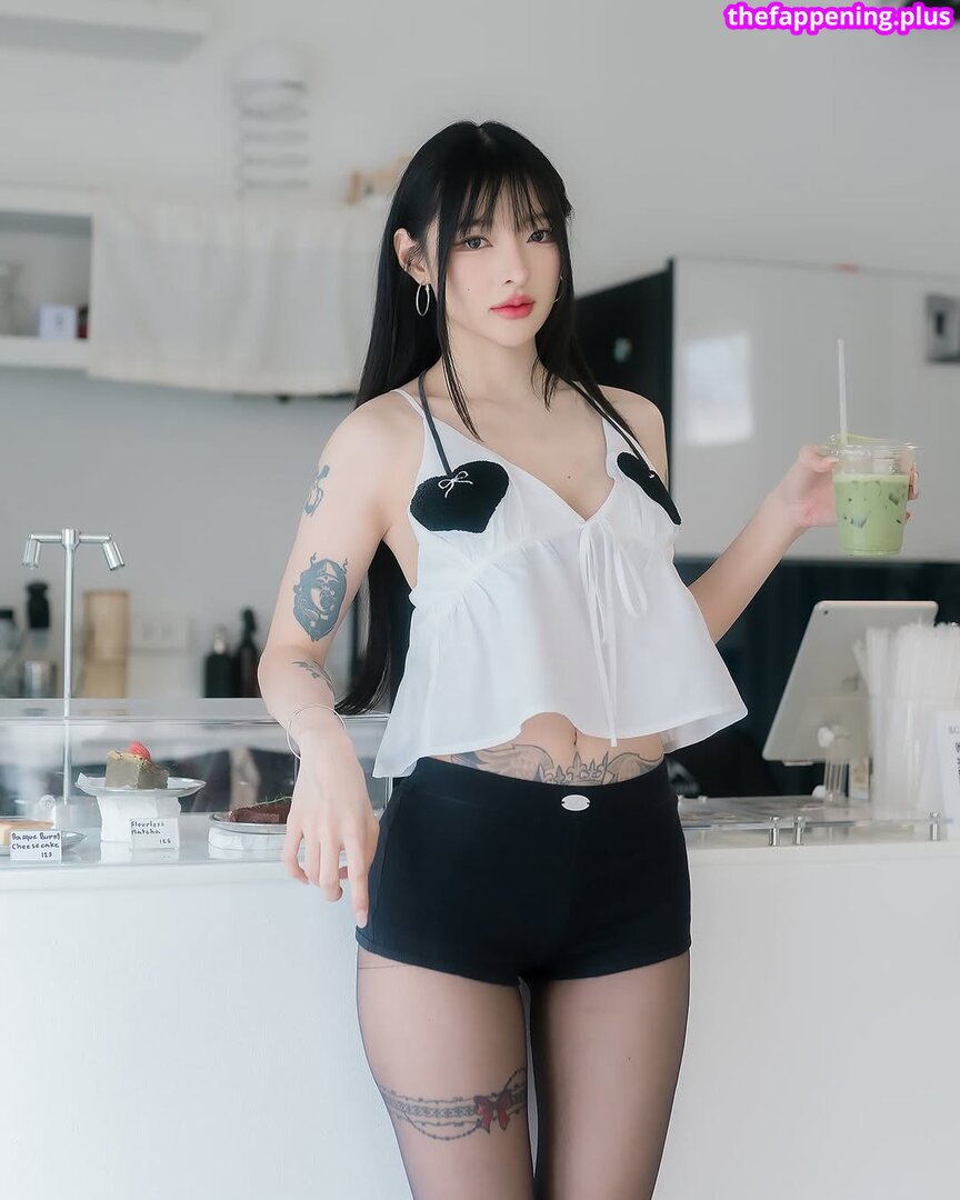 https: / nnewys Foto OnlyFans Nuda #2