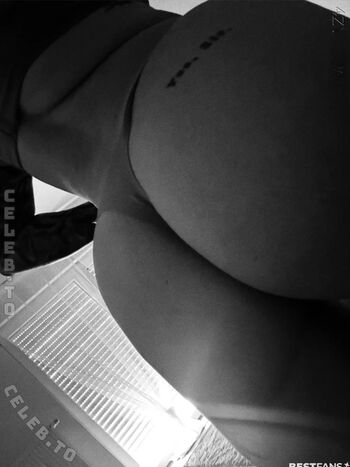 Full leaked Annitits/ private onlyfans photo