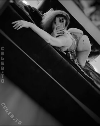 Full leaked Girls with bangs/ private onlyfans photo