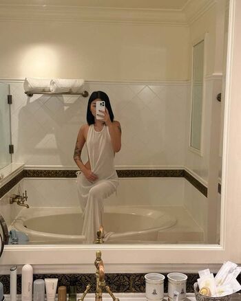 Full leaked Peachesmuseum/ private onlyfans photo