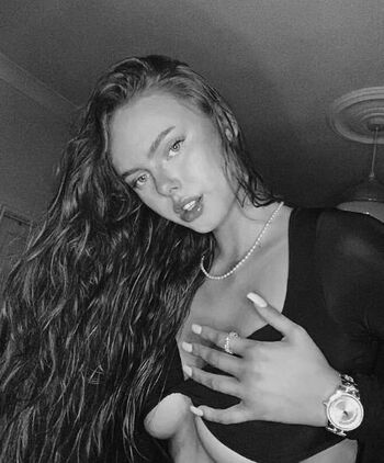 Full leaked Olivia safiri private onlyfans photo