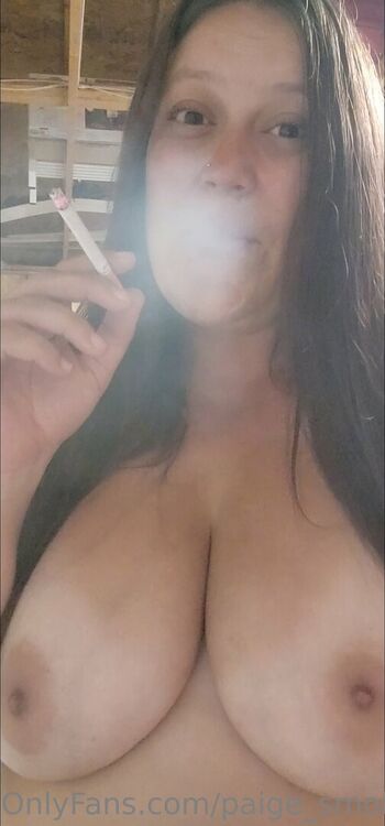 paige_smokes90