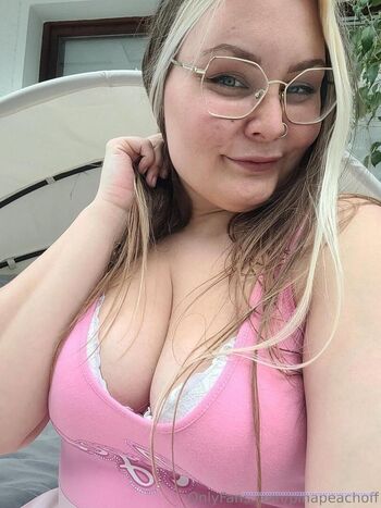 Full leaked Pina peach private onlyfans photo