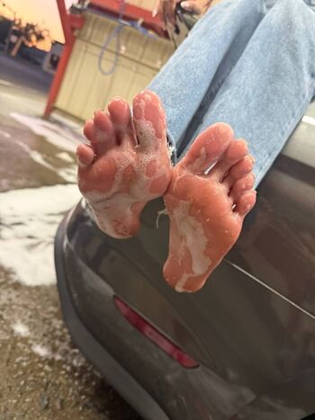 Full leaked Pinkypromisey private onlyfans photo