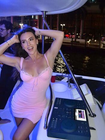 Full leaked Priscilliaa private onlyfans photo