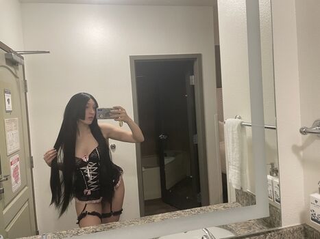 Full leaked Qweeneevee private onlyfans photo