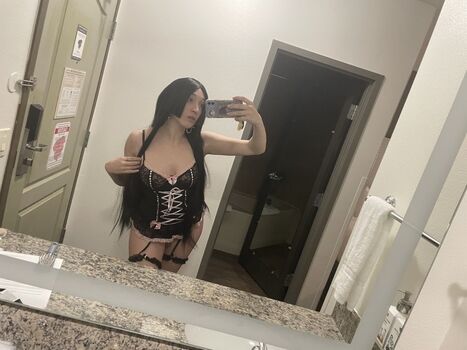 Full leaked Qweeneevee private onlyfans photo