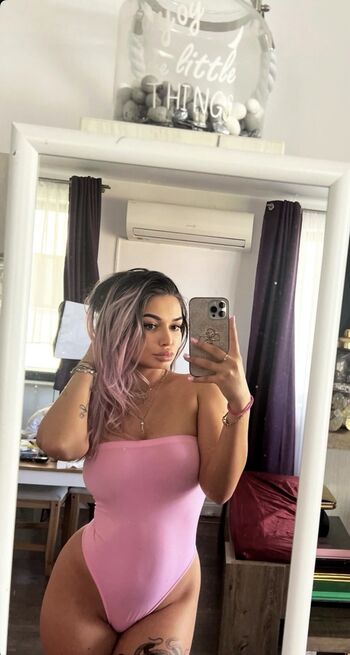 Full leaked Romanian girls page private onlyfans photo