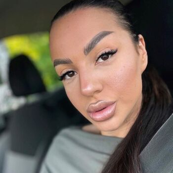 Full leaked Romanian girls private onlyfans photo