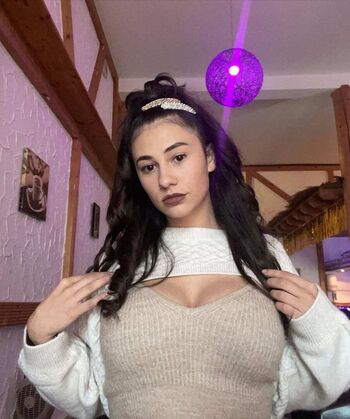 Full leaked Romanian girls private onlyfans photo