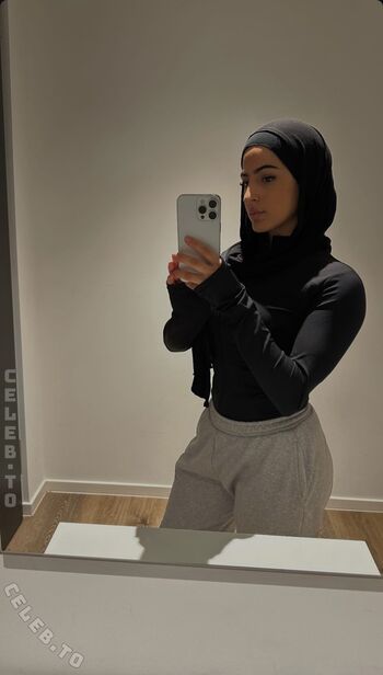 Full leaked Ruqqayyac private onlyfans photo