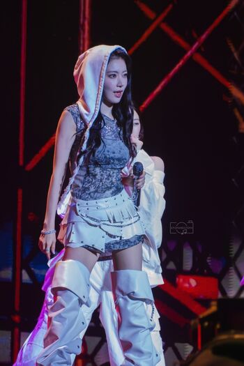 Sakura Miyawaki 宮脇 咲良