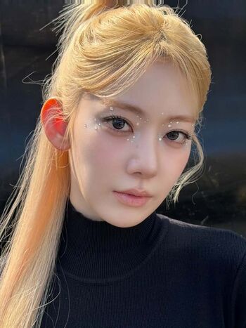 Sakura Miyawaki 宮脇 咲良