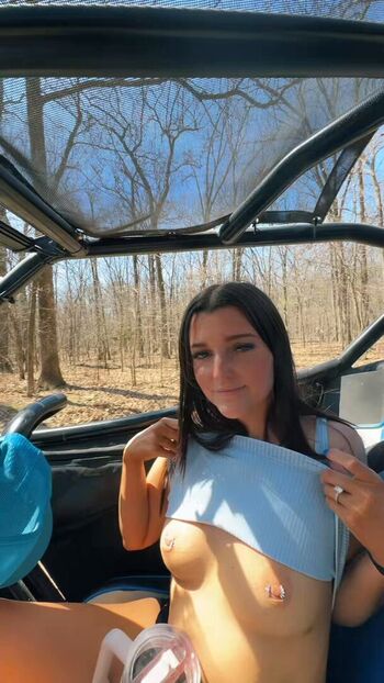 Full leaked Saralanae private onlyfans photo