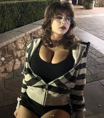 Full leaked Ellerayxo / private onlyfans photo