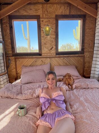 Full leaked Frankie bridge / private onlyfans photo