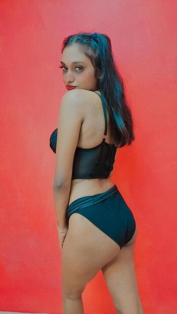 Full leaked Sri lankan private onlyfans photo