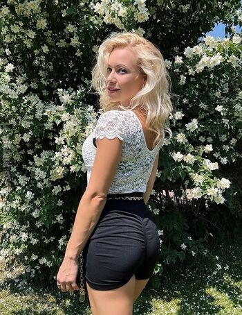 Full leaked Steffi landerer private onlyfans photo