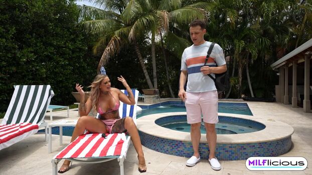 Stephanie Love | stephaniethestripper