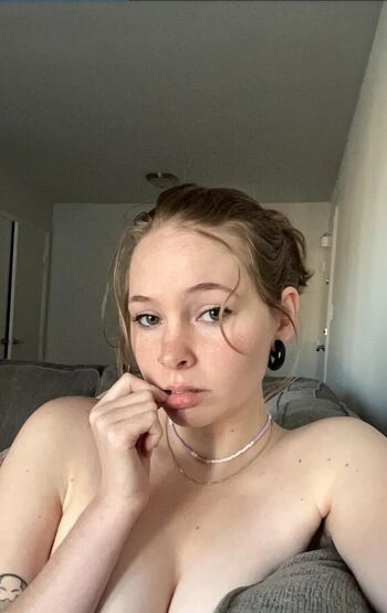 Full leaked Strawbrry brat private onlyfans photo