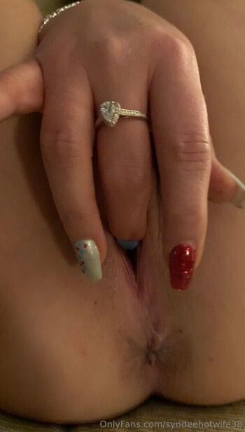 syndeehotwife38