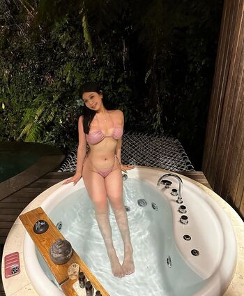 Full leaked Thuylatuik private onlyfans photo