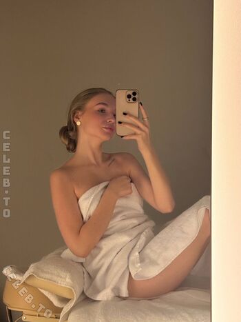 Full leaked Tiny crazy private onlyfans photo