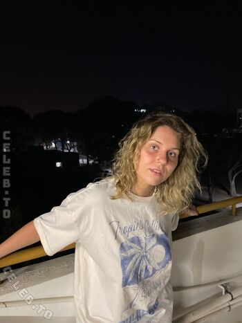 Full leaked Viky kid private onlyfans photo