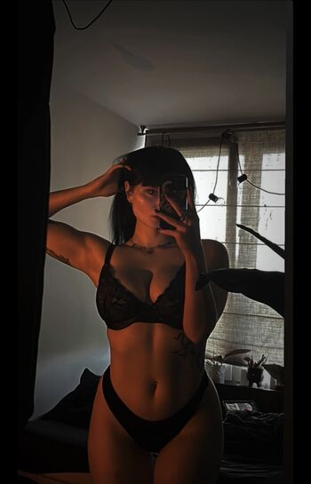 Full leaked Vivickivvv private onlyfans photo