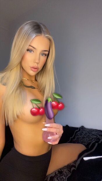 Full leaked Vvikaraa private onlyfans photo