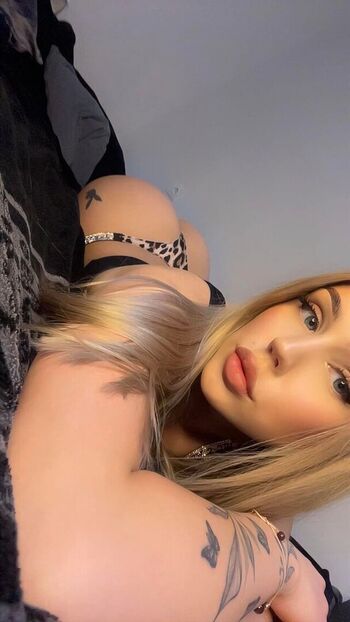 Full leaked Vvikaraa private onlyfans photo