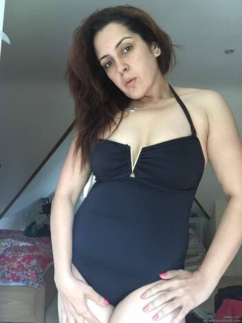 Full leaked Badmomzjay/ private onlyfans photo