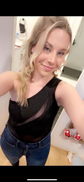 Full leaked Sabrina carpenter / private onlyfans photo