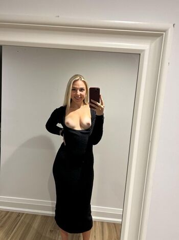 Full leaked Emikoooo/ private onlyfans photo