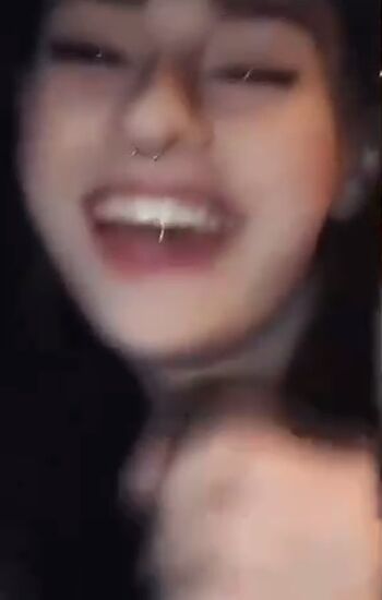 Full leaked Emilia smile/ private onlyfans photo