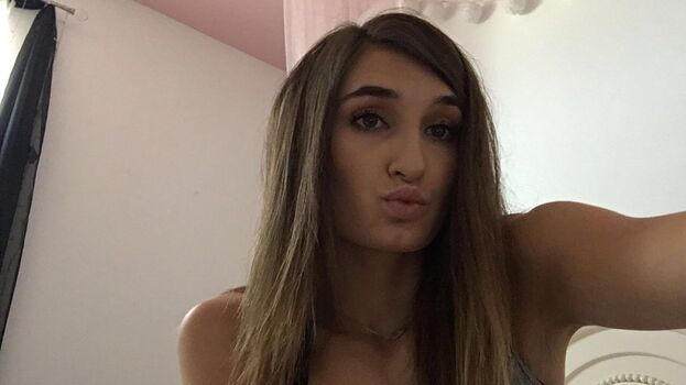 Full leaked Gal ritchie/ private onlyfans photo