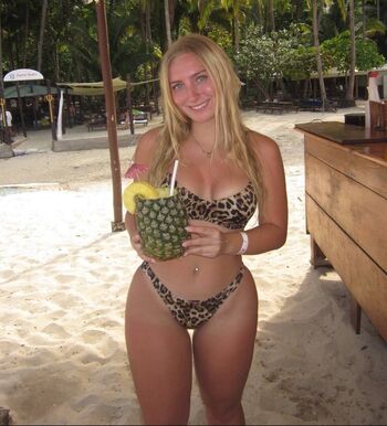 Full leaked Miss pessbian/ private onlyfans photo