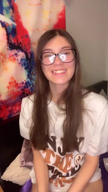 Full leaked Halee model/ private onlyfans photo