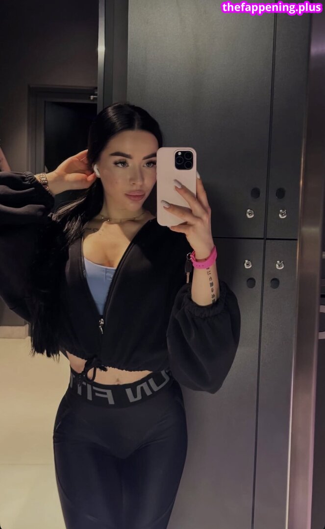 Full leaked Ariasaki/ private onlyfans photo