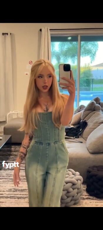 Full leaked Kacie james/ private onlyfans photo