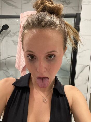 Full leaked Alexa throat/ private onlyfans photo