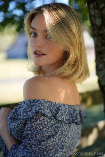 Full leaked Willow hand  page private onlyfans photo