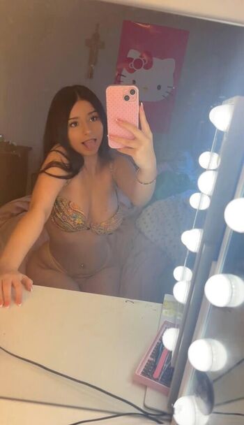 Full leaked Xozeliiiaa private onlyfans photo