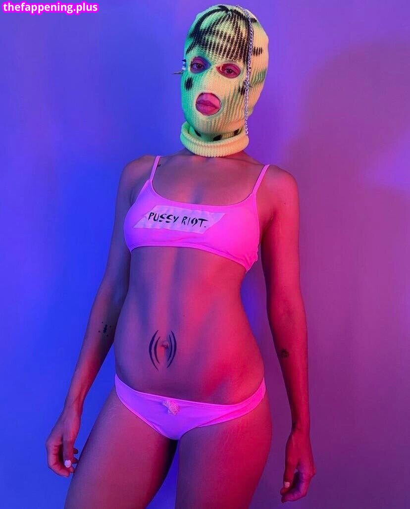 nadya tolokonnikova / nadyariot / pussyrrriot / xxpussyriotxx Nacktes OnlyFans Foto #18