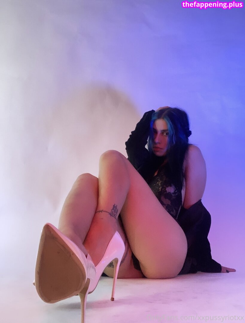 nadya tolokonnikova / nadyariot / pussyrrriot / xxpussyriotxx Nacktes OnlyFans Foto #34