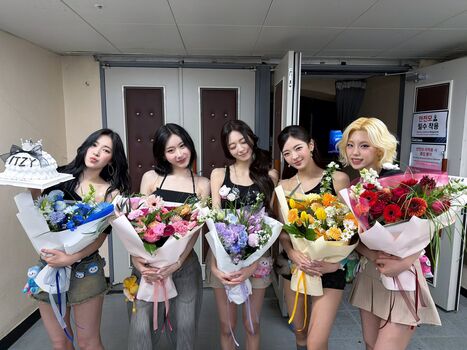 Full leaked Yeji itzy hwang ye ji page private onlyfans photo