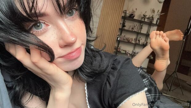 yoursmalldoll1