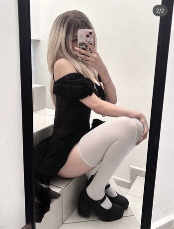 Full leaked Yozzzi private onlyfans photo