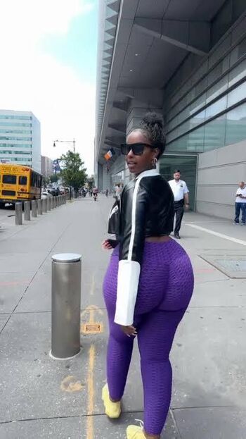 Full leaked Tate mcrae/ private onlyfans photo