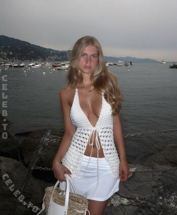 Full leaked Zoe kaeppele  page private onlyfans photo